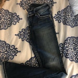 SUKI SLIM BOOT MID DARK WASH